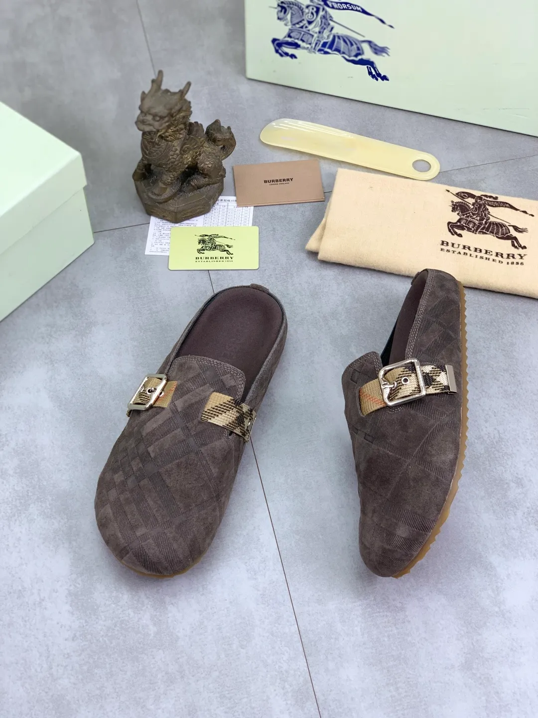 Men's Men's Shoes 💰P620 💰【New Style】Top Version 🆘【Burberry】New Burberry Slippers are on the market with perfect workmanship! 🔥Perfect shape and top quality🙈Non-slip and wear-resistant high-end rubber outsole👣Versatile and comfortable shoes, standard size: 39-45 (38 46 customized) 5️⃣colors available Top-quality packaging